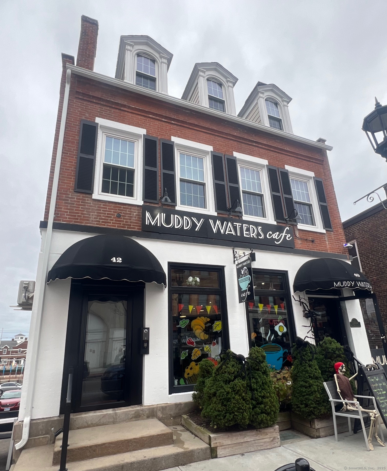 Featured image for “40 Bank Street”